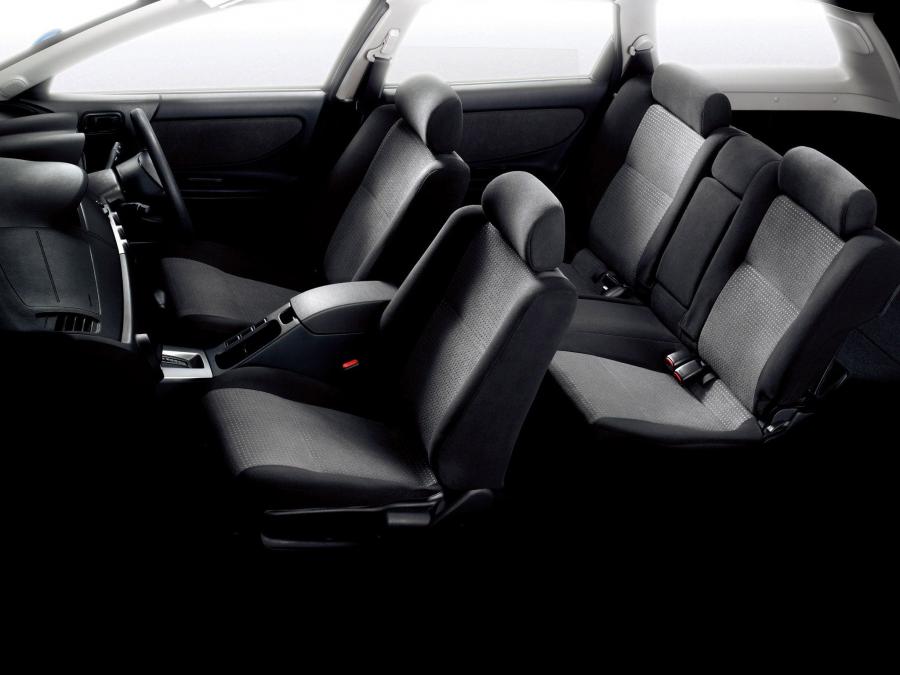 Nissan Avenir 1999 года  (фото 4 из 9)